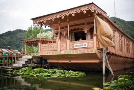 Kashmir Houseboat Tour Package